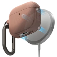 Kép 3/5 - Bluetooth fülhallgató töltőtok tartó, szilikon, vezeték nélküli töltés támogatás, Magsafe kompatibilis, karabiner, Apple AirPods 4 kompatiblis, Ringke Onyx Magnetic, korall
