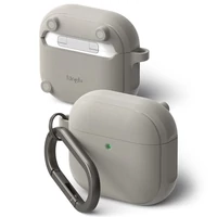 Kép 2/5 - Bluetooth fülhallgató töltőtok tartó, szilikon, vezeték nélküli töltés támogatás, Magsafe kompatibilis, karabiner, Apple AirPods 4 kompatiblis, Ringke Onyx Magnetic, szürke